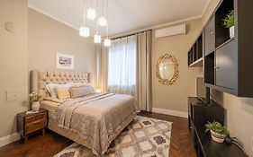3 Bdr - Top Center Artistic Apartment - 115 M2